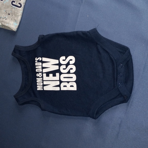 4 bodysuits - Picture 3 of 5